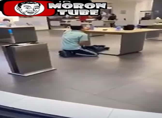 Video :He went to an Apple Store to masturbate since he's in need